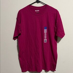 Women’s Gildan berry tee NWT
